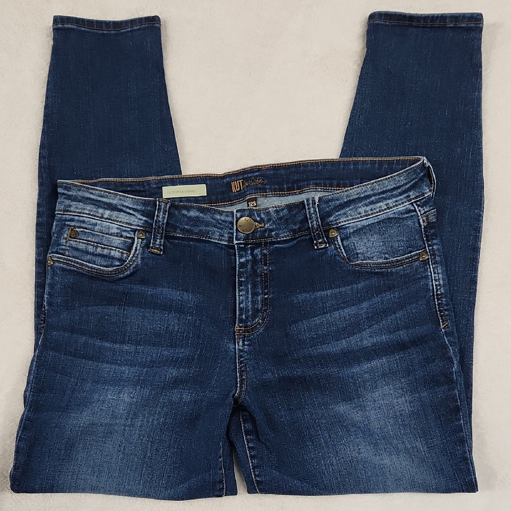 Kut from the Kloth Blue Skinny Jeans with Classic Denim Style